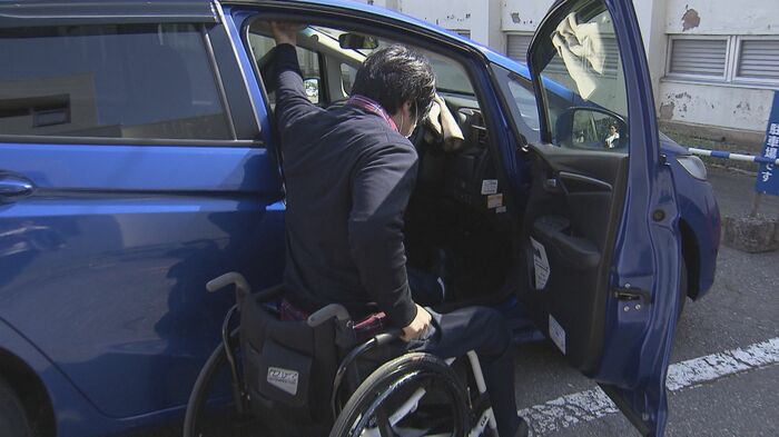 車で出勤する加藤医師