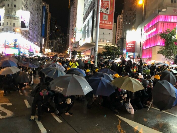 通識課の授業が若者をデモに駆り立てる?(2019年の抗議デモより)