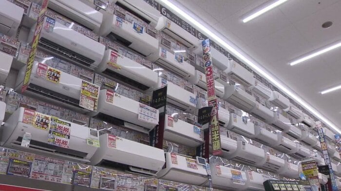 ずらりと並んだエアコン売り場