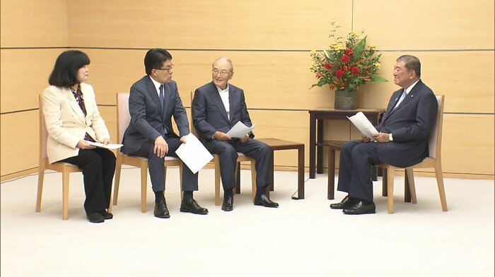 人口戦略会議のメンバーとして石破首相と面会した永瀬教授(左端)2025年9月