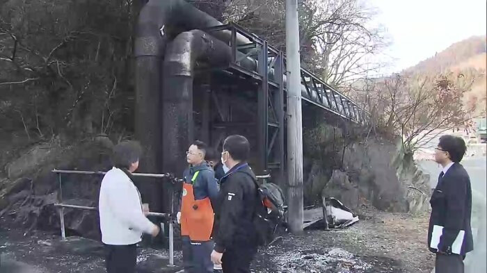 山林火災により倉庫や海水をくみあげるポンプが焼失