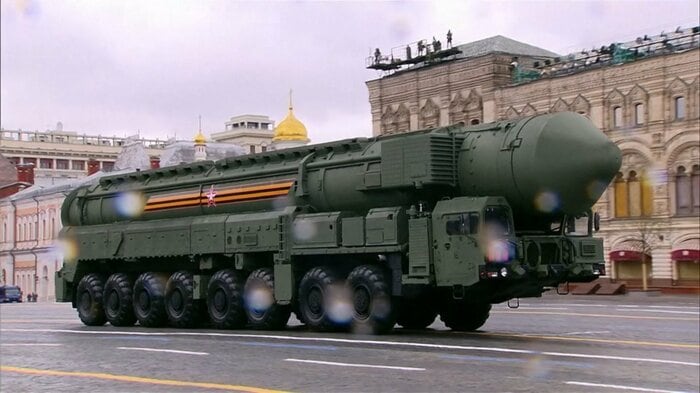 射程10500kmのRS-24大陸間弾道ミサイル。射程5800kmのRS-26ミサイルの元になったとされる(2021年)