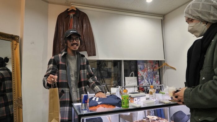 少しずつ客が増え始めた宝さんの店