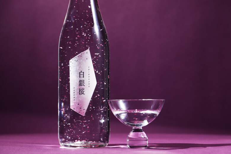 桜花爛漫、桜色の箔が舞う。桜舞いし祝い酒「白銀桜」が生まれた理由
