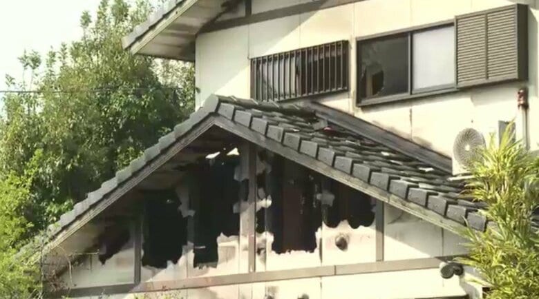 落雷が原因か　筑前町の木造住宅で火事　「雷のような音がしてテレビや電気が消え…エアコン部分が赤く燃え上がった」　福岡｜FNNプライムオンライン