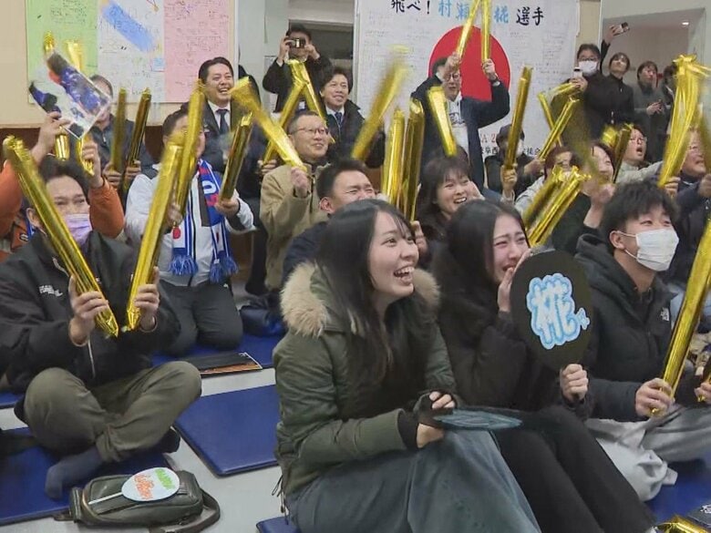 五輪スノーボード女子ビッグエアで岐阜市出身の村瀬心椛が“金メダル” 地元では恩師や同級生らが集まり歓喜｜FNNプライムオンライン