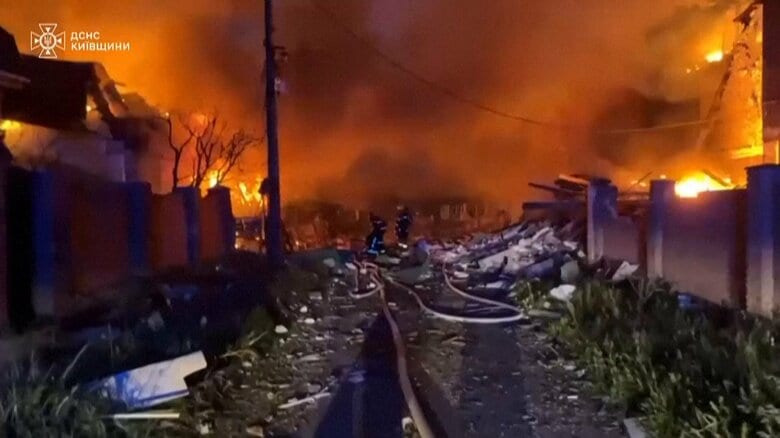 ロシアがウクライナに2晩連続の大規模攻撃　子ども3人を含む12人死亡｜FNNプライムオンライン