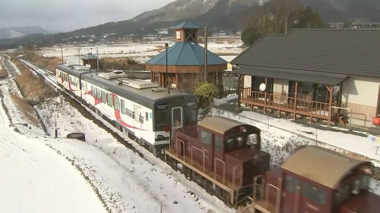 鉄道ファンも「レアな日に走った」南阿蘇鉄道が新型車両導入　新潟から4日間かけて到着した阿蘇は一面雪景色｜FNNプライムオンライン