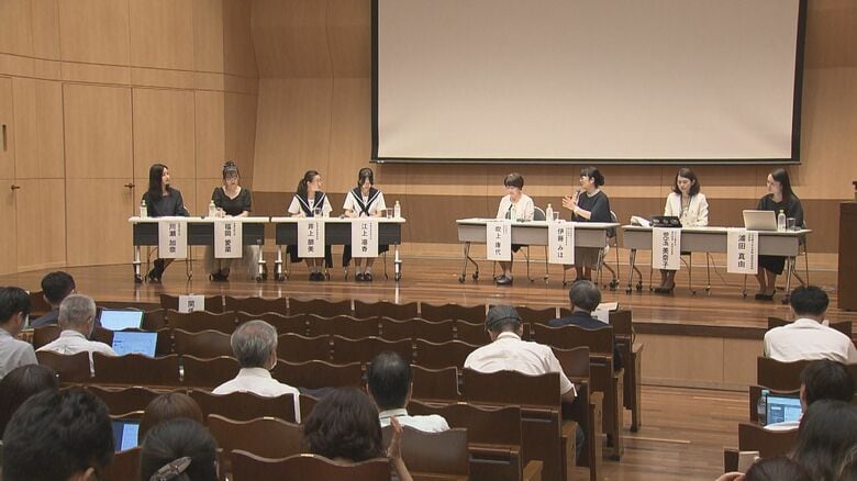 金城学院大で“女性の活躍”について話し合うシンポジウム 名古屋大の浦田准教授が講演し高校生からも質問上がる｜FNNプライムオンライン