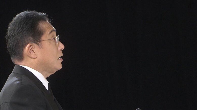 弔辞を読む岸田首相