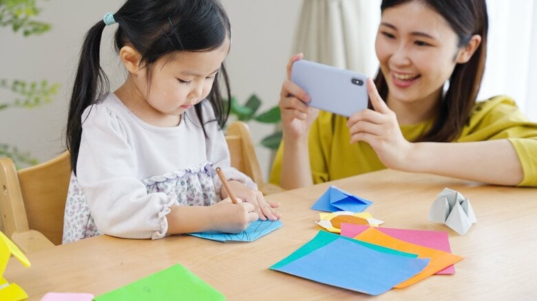 撮影物の保存もSNSは手軽にできる（画像はイメージ）