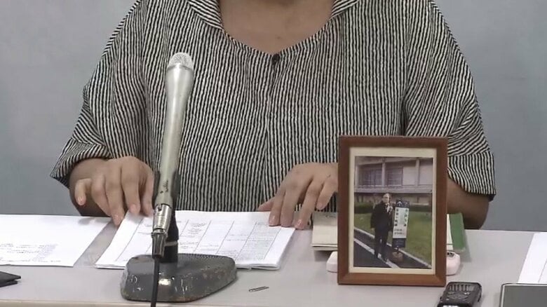 記者会見で説明する赤木雅子さん（25日）