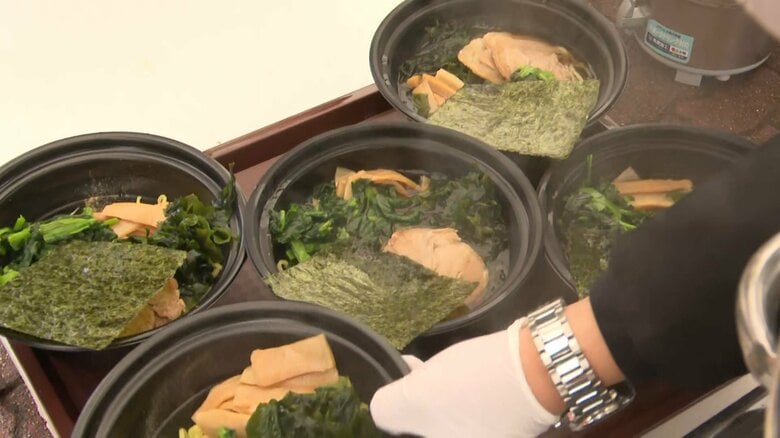 被災者にふるまわれたラーメン