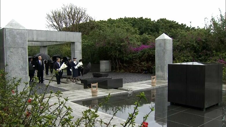 「鎮魂の丘」を訪問された天皇皇后両陛下