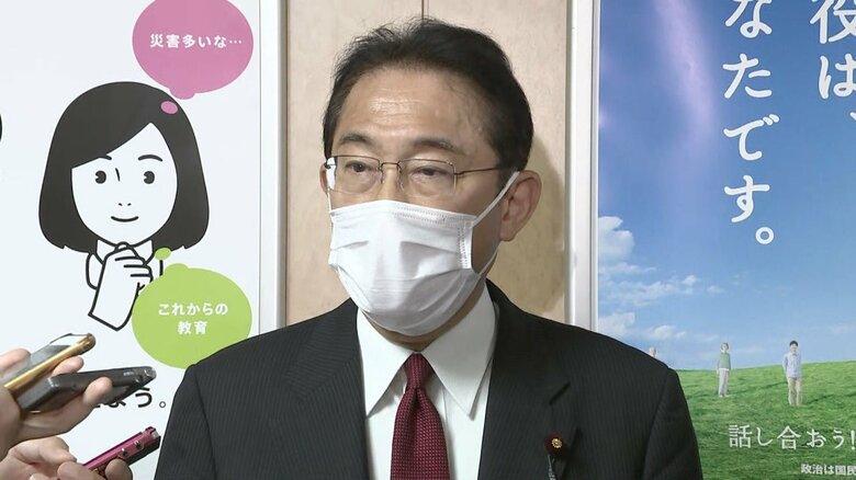 二階幹事長との会談後、取材に応じる岸田氏　
