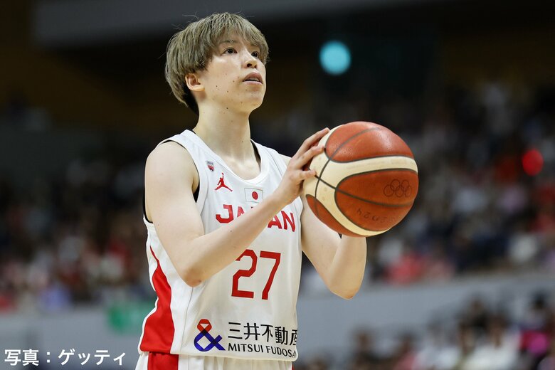 オーストラリア戦でシュートを構える林咲希（21日、札幌市・北海きたえーる）