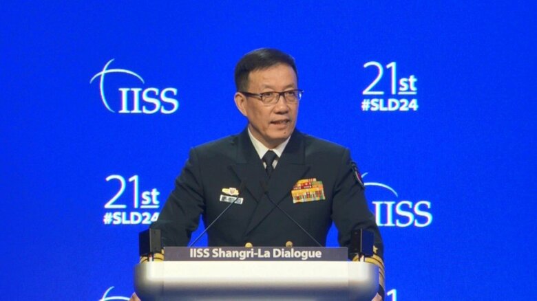 質問を無視した董軍国防相