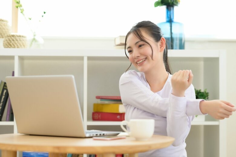 デスクワーク中にも取り入れて（画像はイメージ）