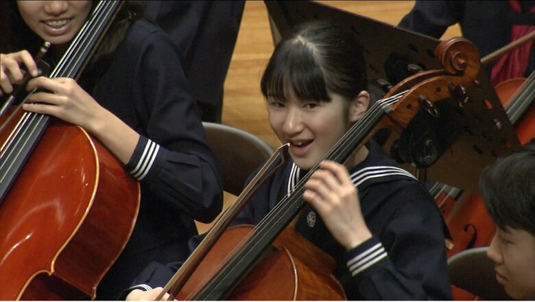 チョロを演奏される愛子さま（当時15歳）　2017年4月