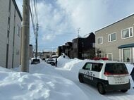 「落雪した雪の中から体の一部が見えていて、呼び掛けても起きない」80代男性が意識不明の重体＿家族が発見し119番通報＿ドカ雪が残る札幌市でプラス気温＿落雪事故に注意〈北海道札幌市〉