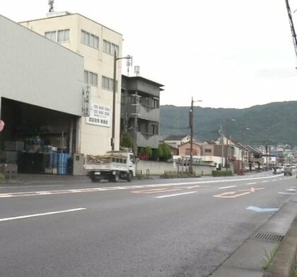 横断歩道のない道路を渡っていた高齢女性　軽トラックにはねられ死亡　運転していた21歳男を現行犯逮捕　東大阪市