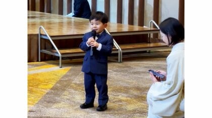 「ごきりちゅお願いします」披露宴で“乾杯の挨拶”をやり遂げた3歳男の子に喝采…当時の様子を聞いた