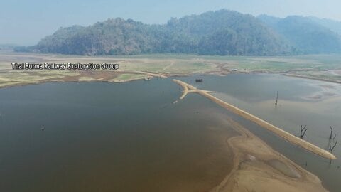 湖の底から40年ぶり「死の鉄道」見つかる　ダムの排水などで水位低下　旧日本軍の戦時遺構が姿現す　タイ