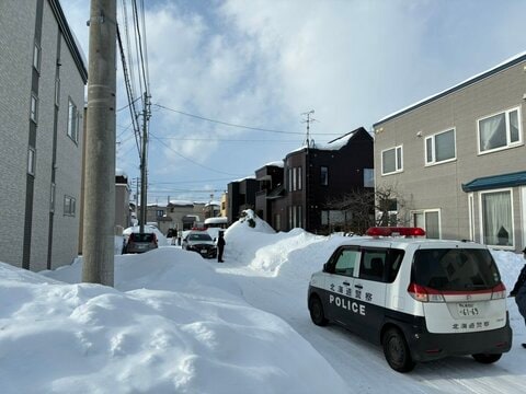 「落雪した雪の中から体の一部が見えていて、呼び掛けても起きない」80代男性が意識不明の重体＿家族が発見し119番通報＿ドカ雪が残る札幌市でプラス気温＿落雪事故に注意〈北海道札幌市〉