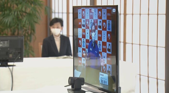オンラインで両陛下に被害概要と復興状況を説明する熊本県・蒲島郁夫知事