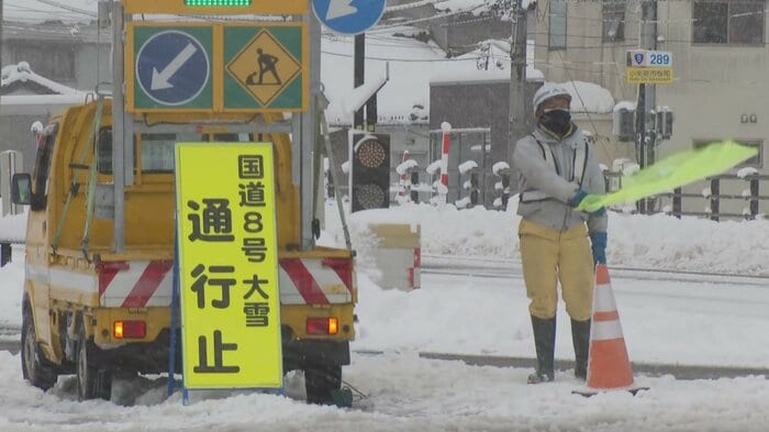 国道8号の通行止め（2022年 富山県小矢部市）
