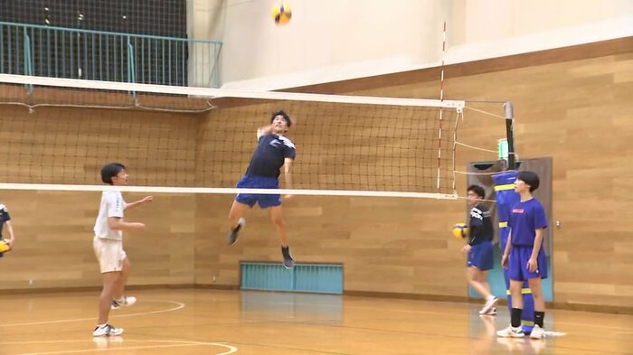 菅野凌雅選手の力強いバックアタック