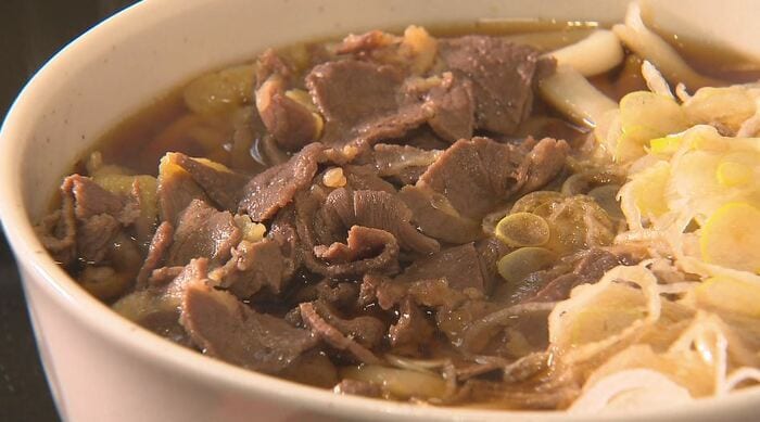 「馬肉うどん」（850円）