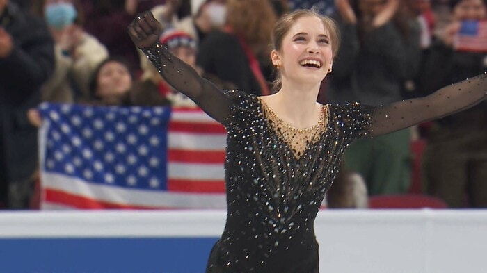 大喜びするイザボー・レヴィト(2024年世界選手権)