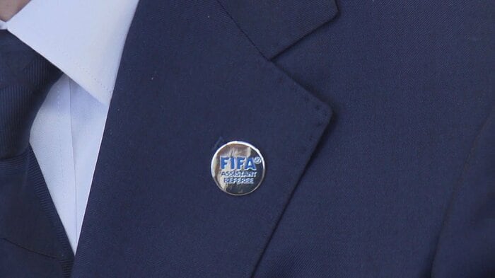 2017年にサッカー国際審判員に登録 『FIFA ASSISTANT REFEREE(副審)』のバッジ