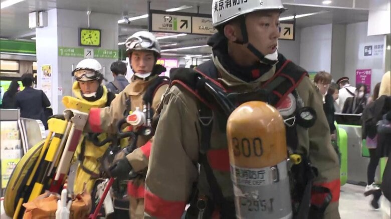 「前の人押しのけ優先席に」注意に逆ギレ？山手線内で“催涙スプレー”か　30代女を現行犯逮捕　男性2人ケが｜FNNプライムオンライン