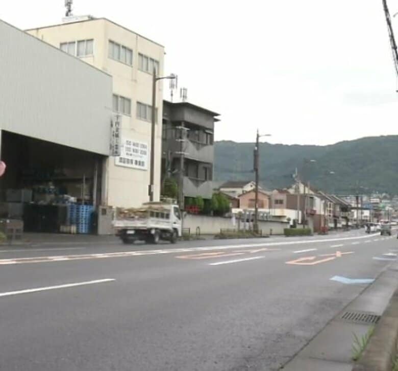 横断歩道のない道路を渡っていた高齢女性　軽トラックにはねられ死亡　運転していた21歳男を現行犯逮捕　東大阪市｜FNNプライムオンライン