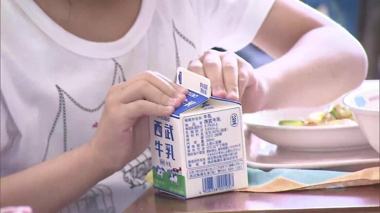 給食の牛乳の飲み方に変化！ストローを使わない「ストロー“レス”パック」を所沢市が導入　約1.5トンのプラごみ削減へ期待　｜FNNプライムオンライン