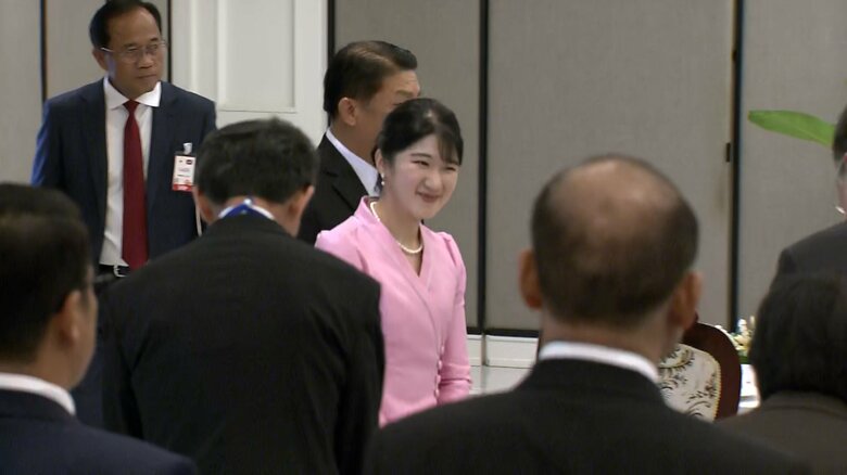 午餐会ではラオス語を交えておことばを述べられた　11月20日