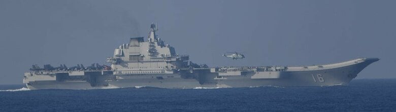 中国海軍の空母「遼寧」