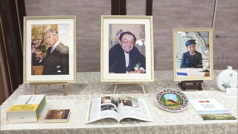 会場に展示された  三笠宮さま、寬仁さま、三笠宮妃百合子さまの写真