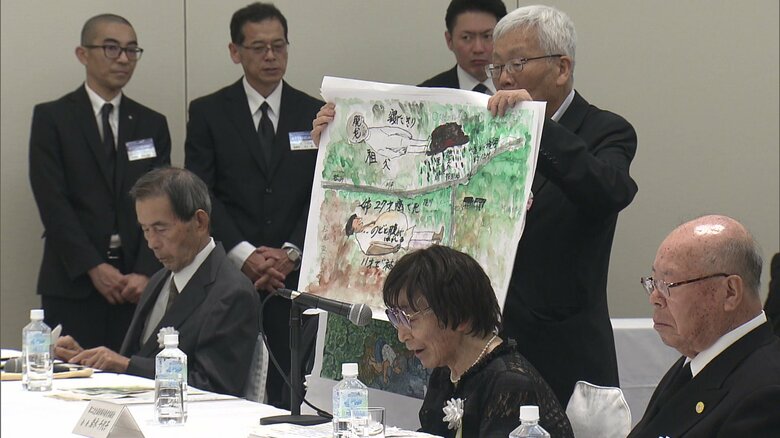 2024年8月9日　岸田首相に絵を見せながら訴える岩永さん