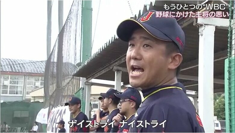 練習試合でベンチから声をかける槙原さん
