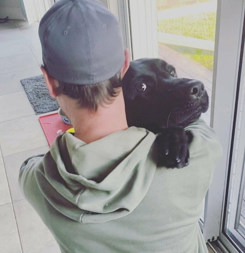 ハグして幸せそう