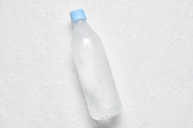凍らせたペットボトル（画像はイメージ）