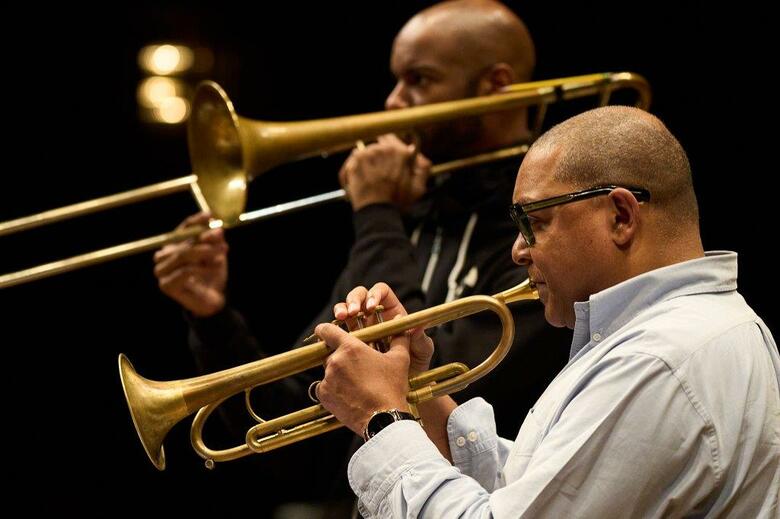 ウォームアップ中のマルサリスさん 2023年3月 日本公演Photo: Luigi Beverelli