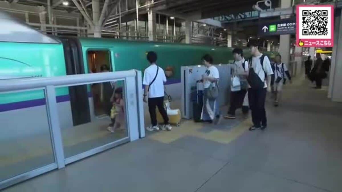 最大9連休のお盆休み!北海道新幹線の予約ピーク迎え新函館北斗駅は大混雑...「観光した」「のんびりできたので頑張る」Uターンラッシュで予約過去最多〈北海道〉