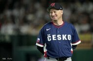 WBCチェコ代表監督のあふれる日本愛が背番号に「ヤキュウ、フォーエバー」“日本”はちまき披露し記者から万雷の拍手