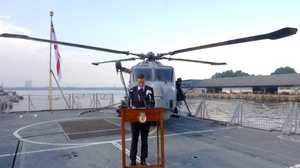 米朝首脳会談:トランプ大統領が“使いたくない”「最大限の圧力」を英国防相は軍艦の上で明言