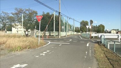 自転車と乗用車が交差点で衝突　男子高校生が意識不明の重体　群馬・伊勢崎市