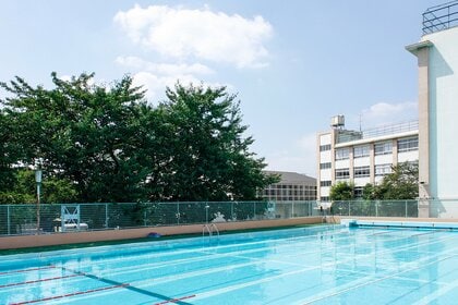 市区町村における小学校の水泳(プール授業)実施状況、「公共施設等で実施」約4割 「民間事業者に委託」約2割